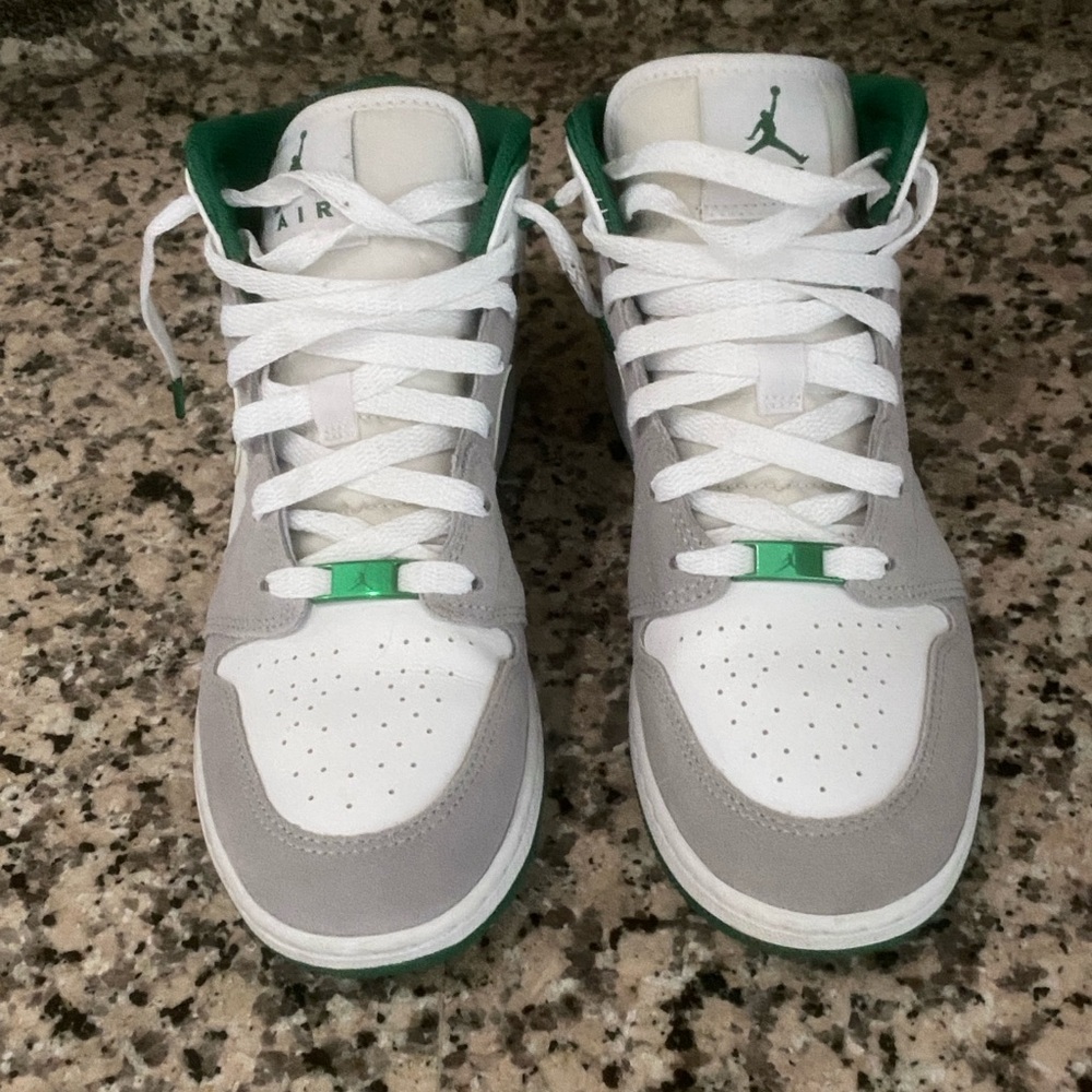 Jordan 1 Mid SE in white pine green smoke grey.